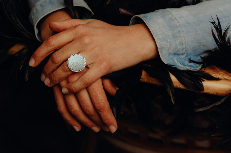 Bague argentée fabriquée artisanalement Les Aubépines Limoges