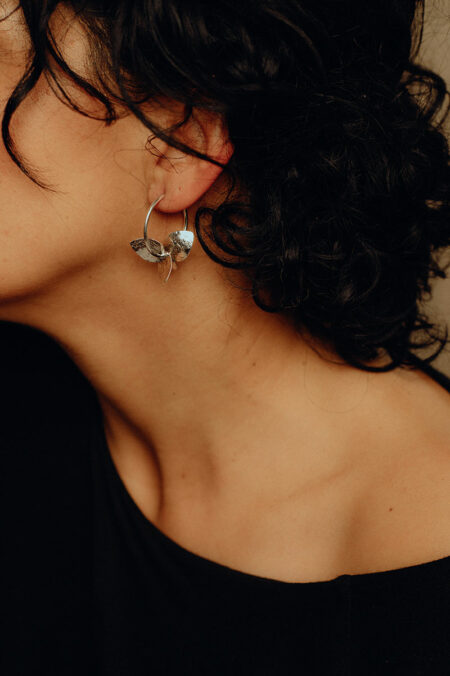 Boucle d’oreille argentée fabriquée artisanalement Les Aubépines Limoges