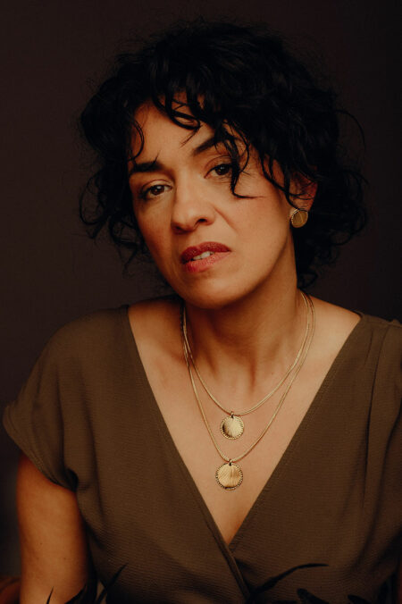 Pendentif sur chaîne dorée fabriquée artisanalement Les Aubépines Limoges