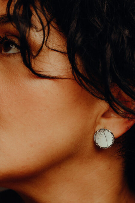 Boucle d’oreille argentée fabriquée artisanalement Les Aubépines Limoges
