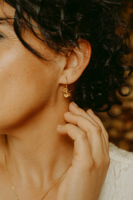 Boucles dormeuses fleur dorée Les Aubépines Limoges