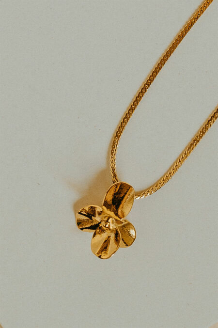 pendentif fleur iris dore Les Aubépines Limoges