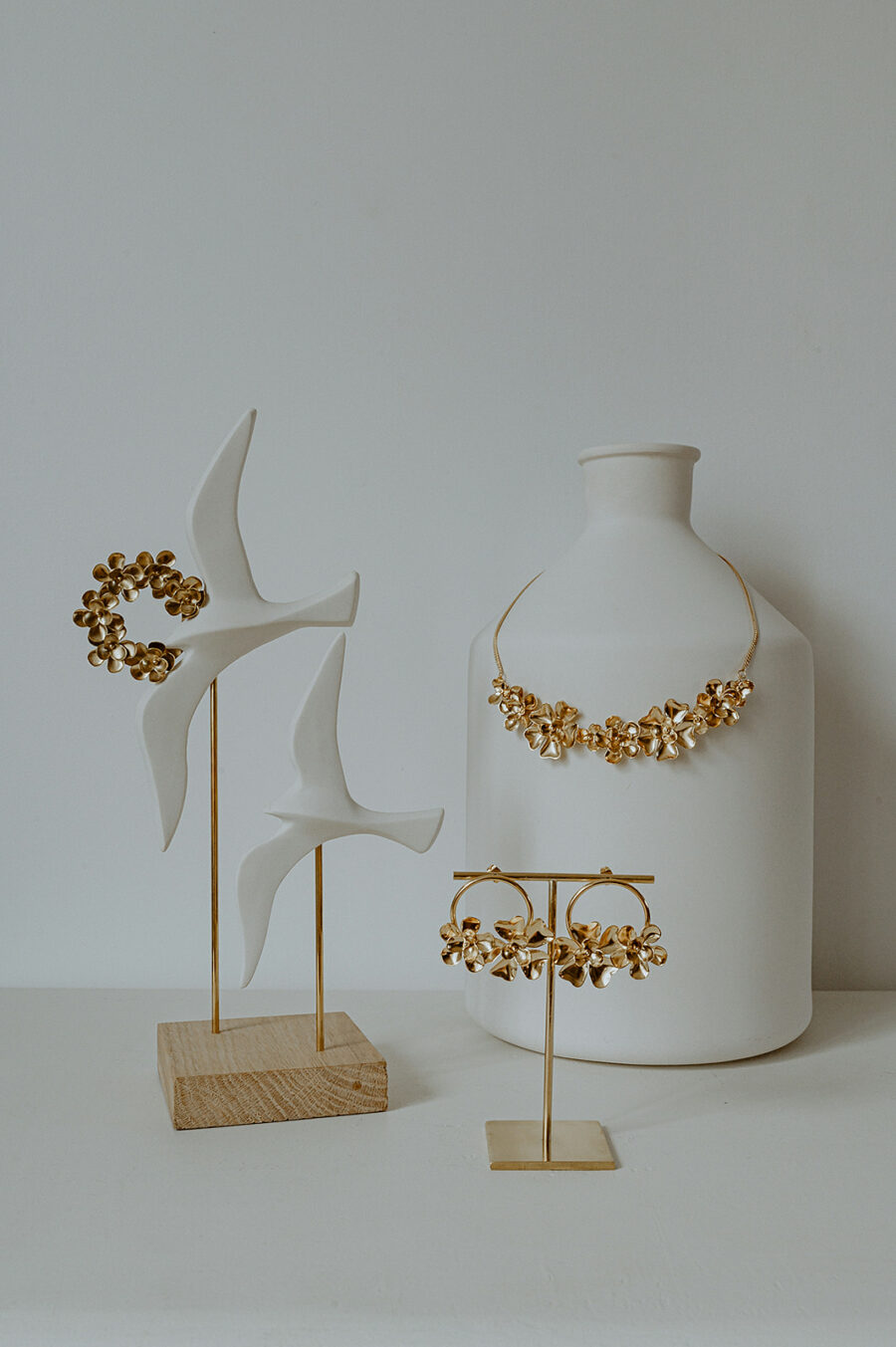 sculpture oiseaux blancs et fleurs dorées art limoges agnes nicot les aubépines