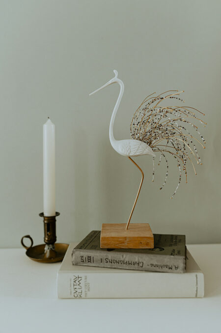 oiseau blanc fabriqué main à Limoges par Agnès Nicot. Les Aubépines