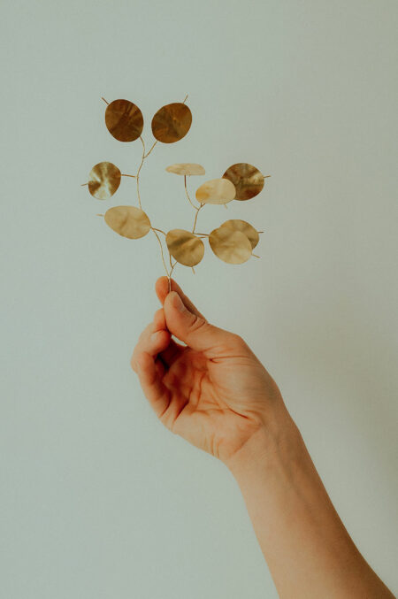feuilles dorées pour cette sculpture fabriquée à Limoges, créatrice Les Aubépines