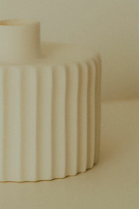 vase plissé en porcelaine mat de limoges Les Aubépines