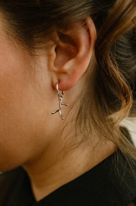 boucles d'oreilles argentées en forme de corail fabriquées main par la créatrice de Les Aubépines à Limoges