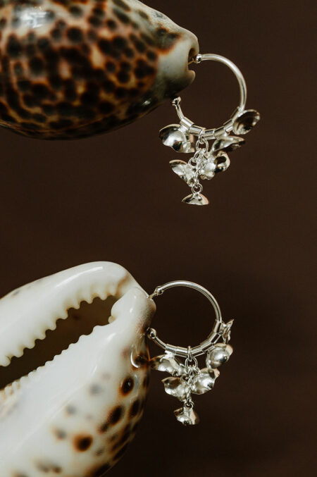 Boucles créoles originales pampilles méduses argentées inspirées de la mer. Bijou haut de gamme fabriqué main à Limoges par Les Aubépines.