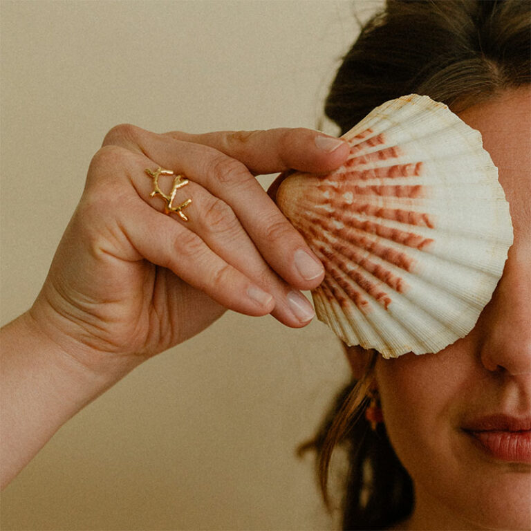 collection de bijoux inspirés des fonds marins. Créations artisanales, pièces uniques et petites séries.