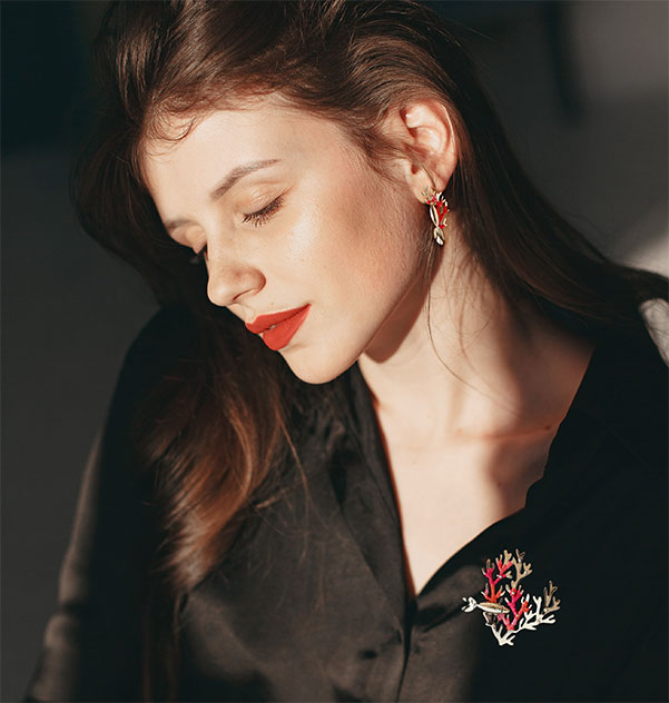 bijou brodé de la collab Symbiose entre deux créatrices de bijoux. Les Aubépines - Limoges