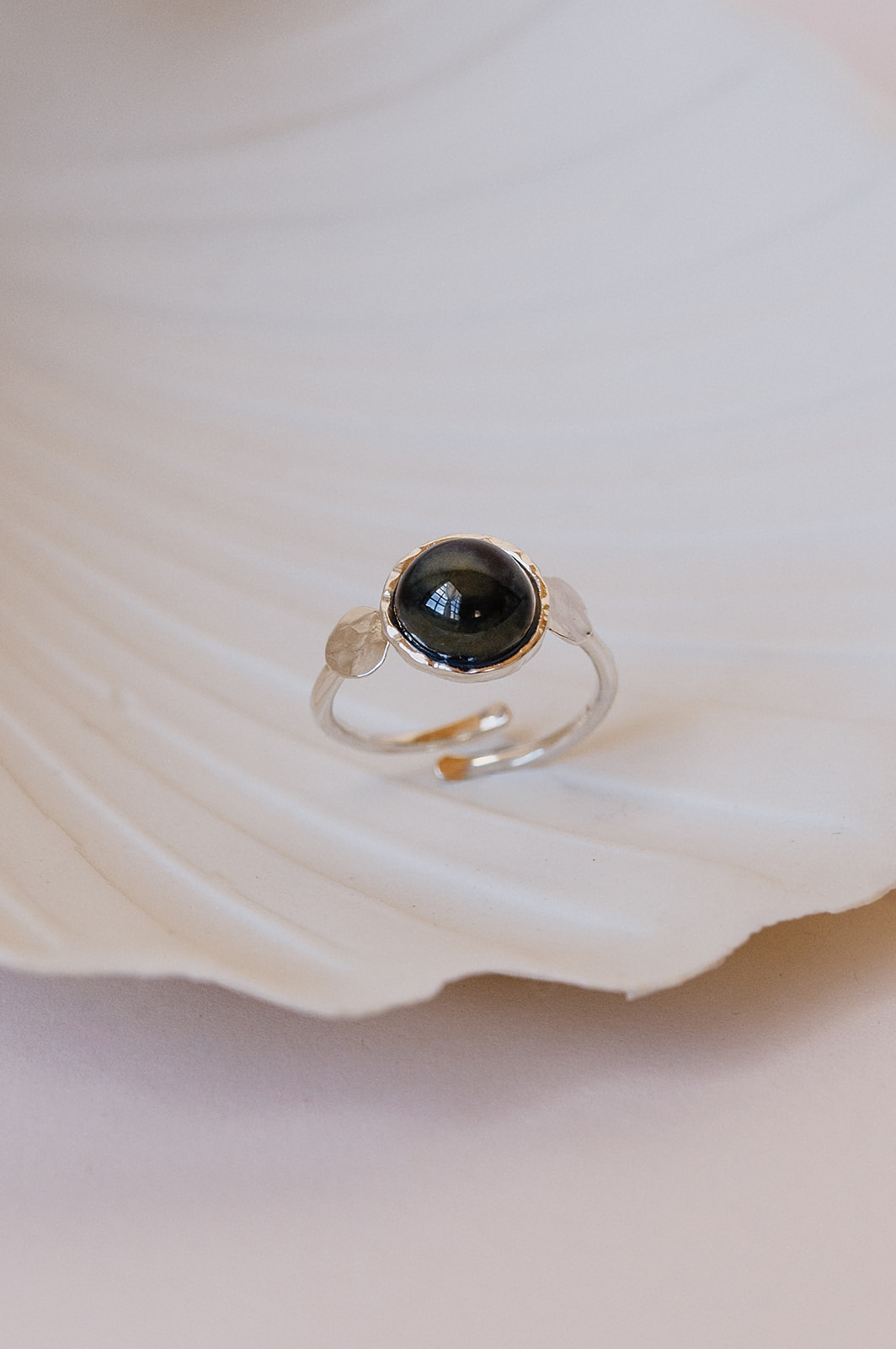 Bagues argentées avec porcelaine colorée réalisé artisanalement à Limoges par Les Aubépines