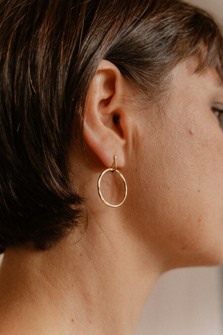 Boucle d’oreille de créateur dorée Les Aubépines Limoges