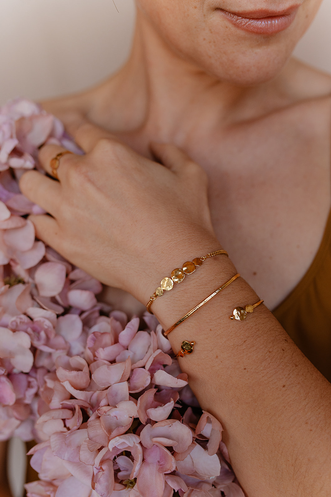 Bracelet type jonc ajustable doré artisanale Les Aubépines Limoges