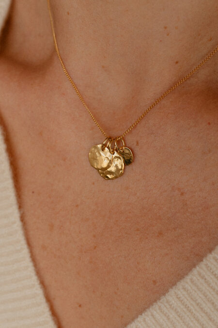 Collier doré fabriqué artisanalement par la créatrice Agnès Nicot Les Aubépines Limoges