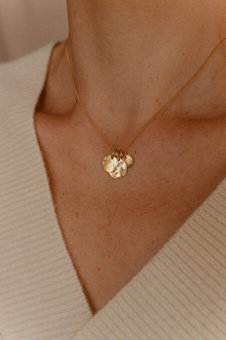 Collier doré fabriqué artisanalement par la créatrice Agnès Nicot Les Aubépines Limoges