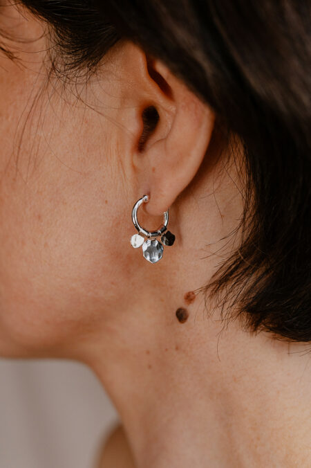 Boucles d'oreilles créoles argentées faites main par une créatrice Les Aubépines à Limoges