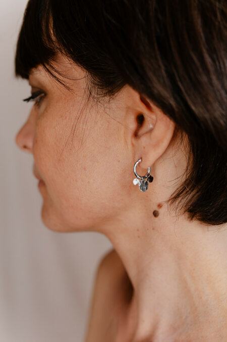 Boucles d'oreilles créoles argentées faites main par une créatrice Les Aubépines à Limoges