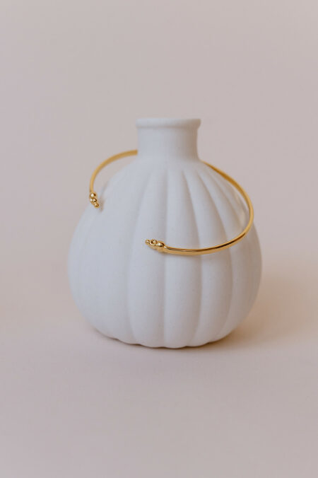 jonc fabriqué à la main, délicat et texturé, ouvert et réglable, bijou artisanal made in Limoges par Les Aubépines