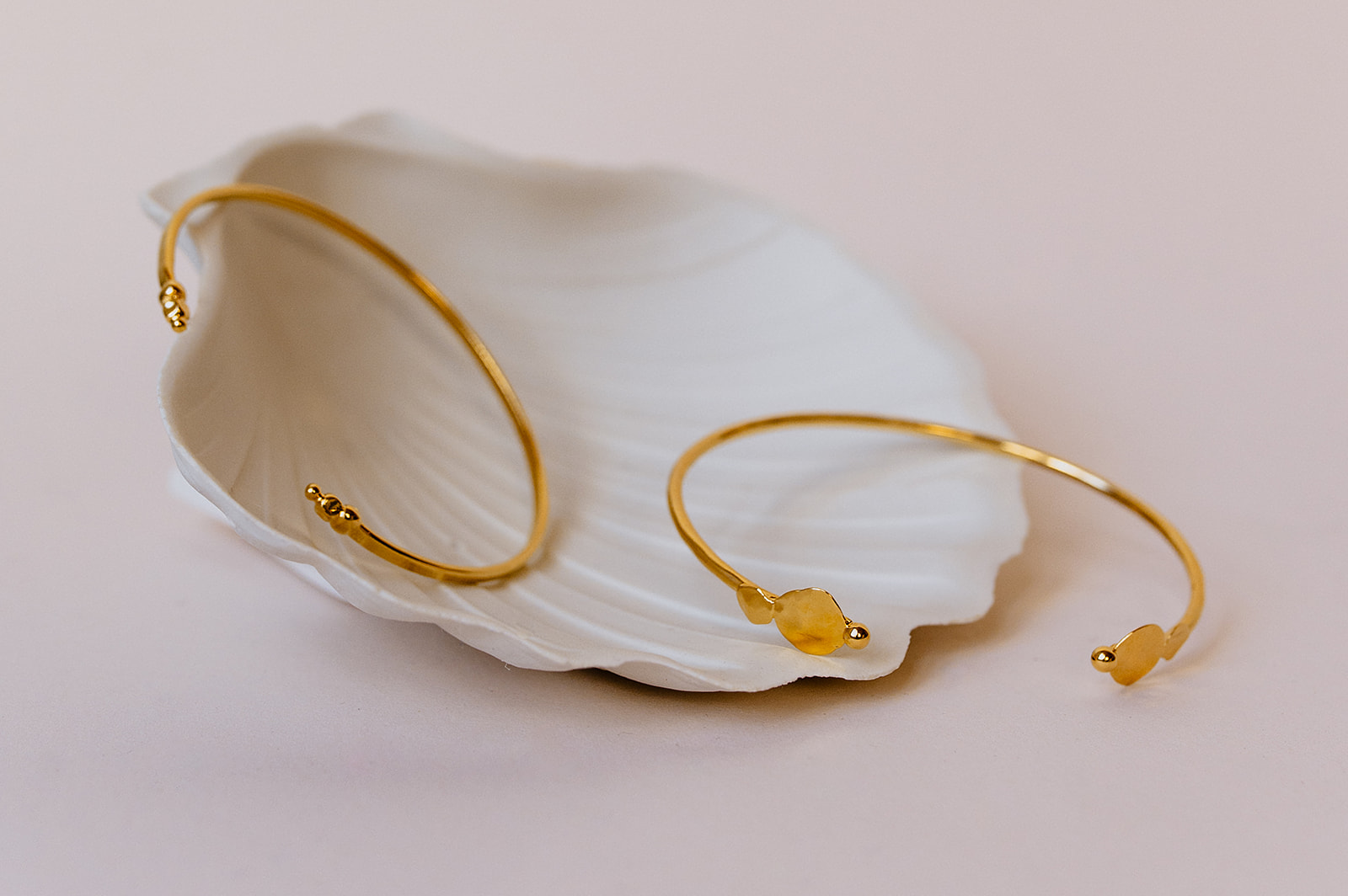 Bracelet type jonc ajustable doré artisanale Les Aubépines Limoges