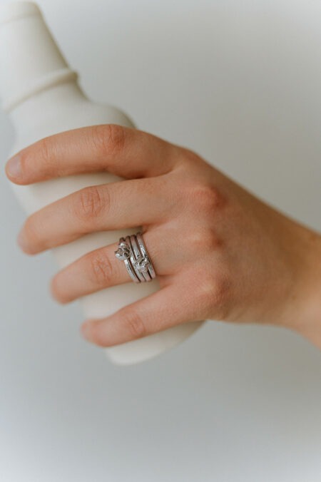 bague faite à la main dans l'atelier d'Agnès Nicot créatrice de Les Aubépines à Limoges
