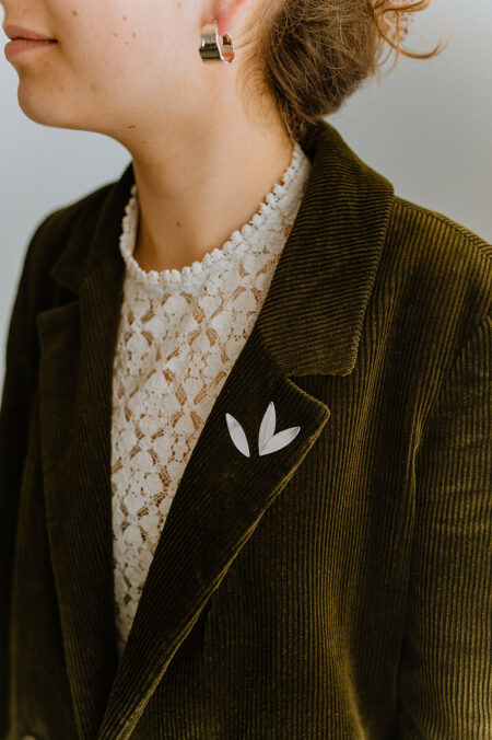 broche feuille création de Agnès Nicot Les Aubépines. Artisanat d'art à Limoges