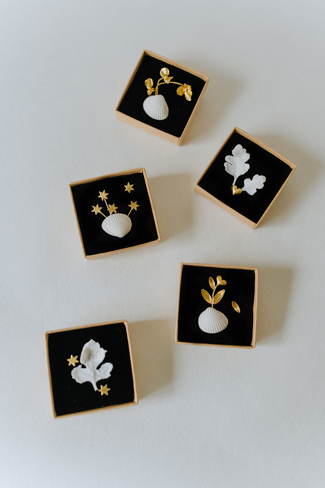 boîte ecrin décoratif, bijou de mur en porcelaine et métal Les Aubépines, artisanat d'art à Limoges