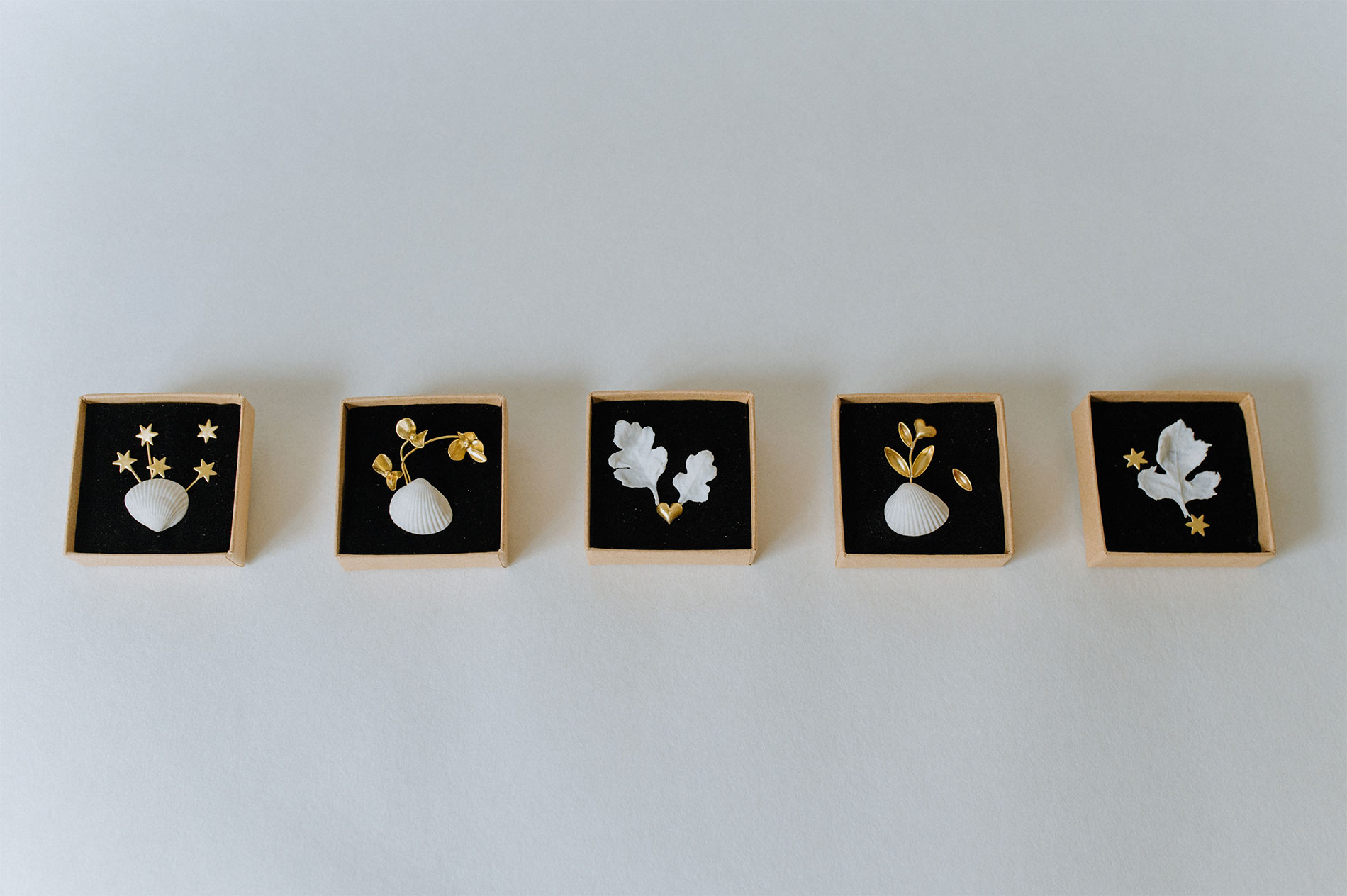 boîtes écrins bijoux de murs , petites boîtes décoratives à accrocher en porcelaine de Limoges et laiton Les Aubépines