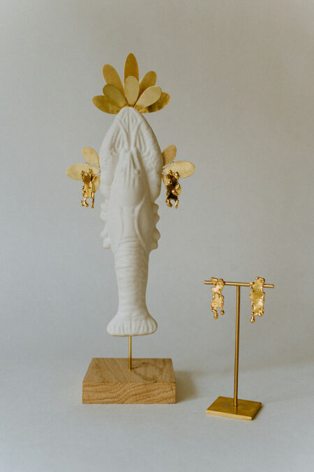 sculpture ecrevisse en biscuit de porcelaine fabriqué main à Limoges, présentoir à boucles d'oreilles Les Aubépines