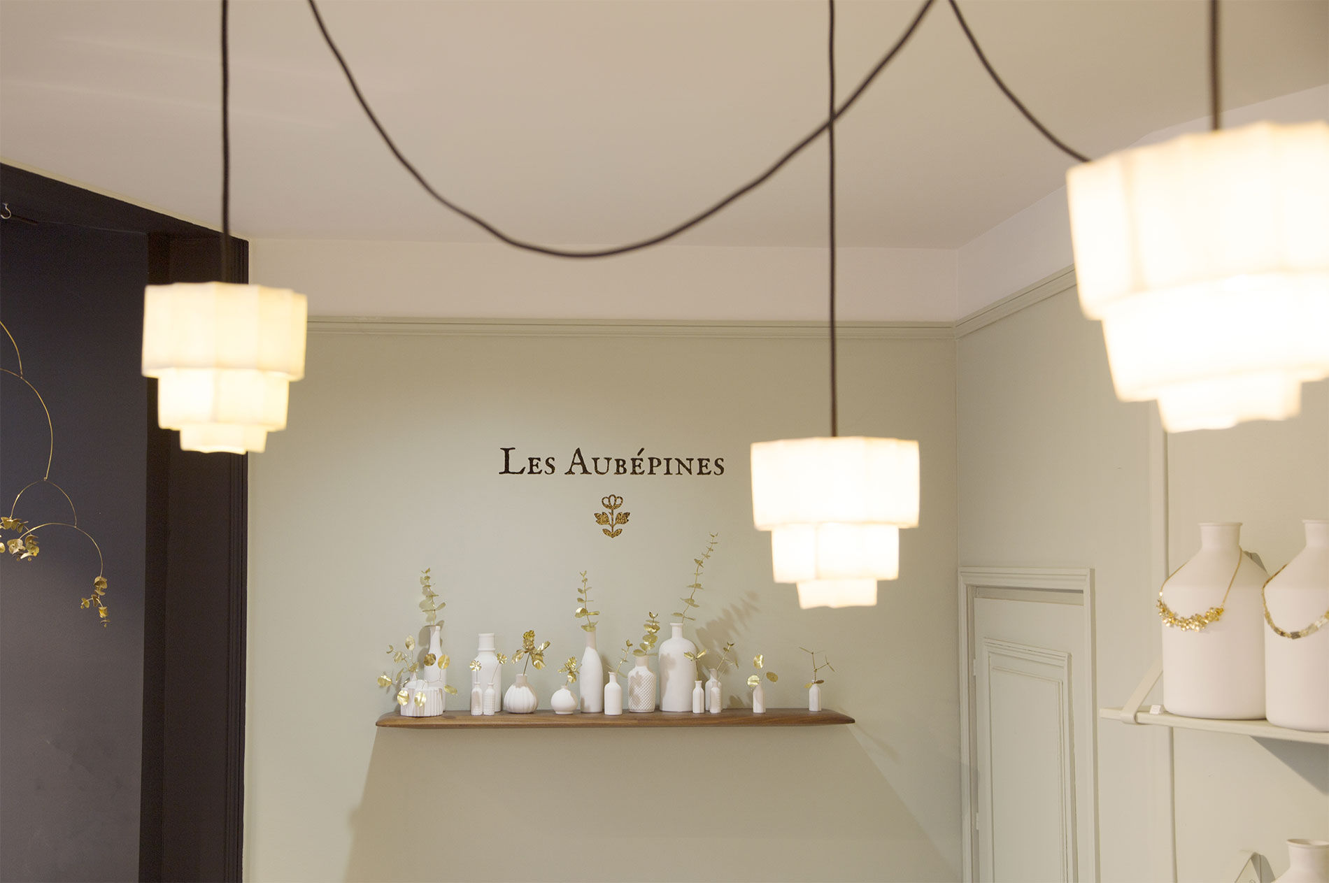boutique de bijoux de la créatrice et artiste Agnès Nicot, bijoux, sculptures et cadeaux artisanaux fabriquées mains à Limoges, Les Aubépines